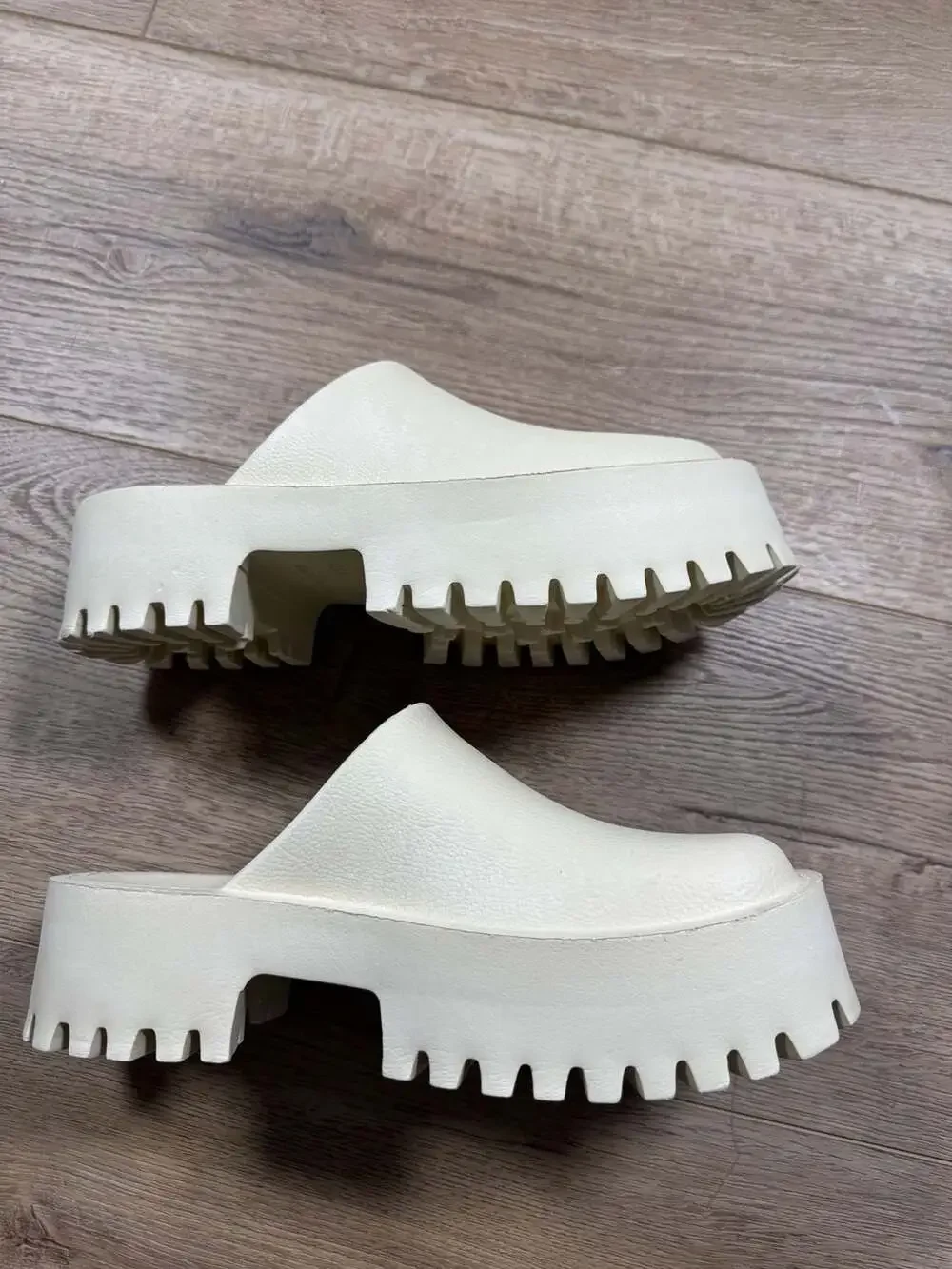 Jeffrey Campbell White Chunky Platform Clog Mules - Picture 5 of 6